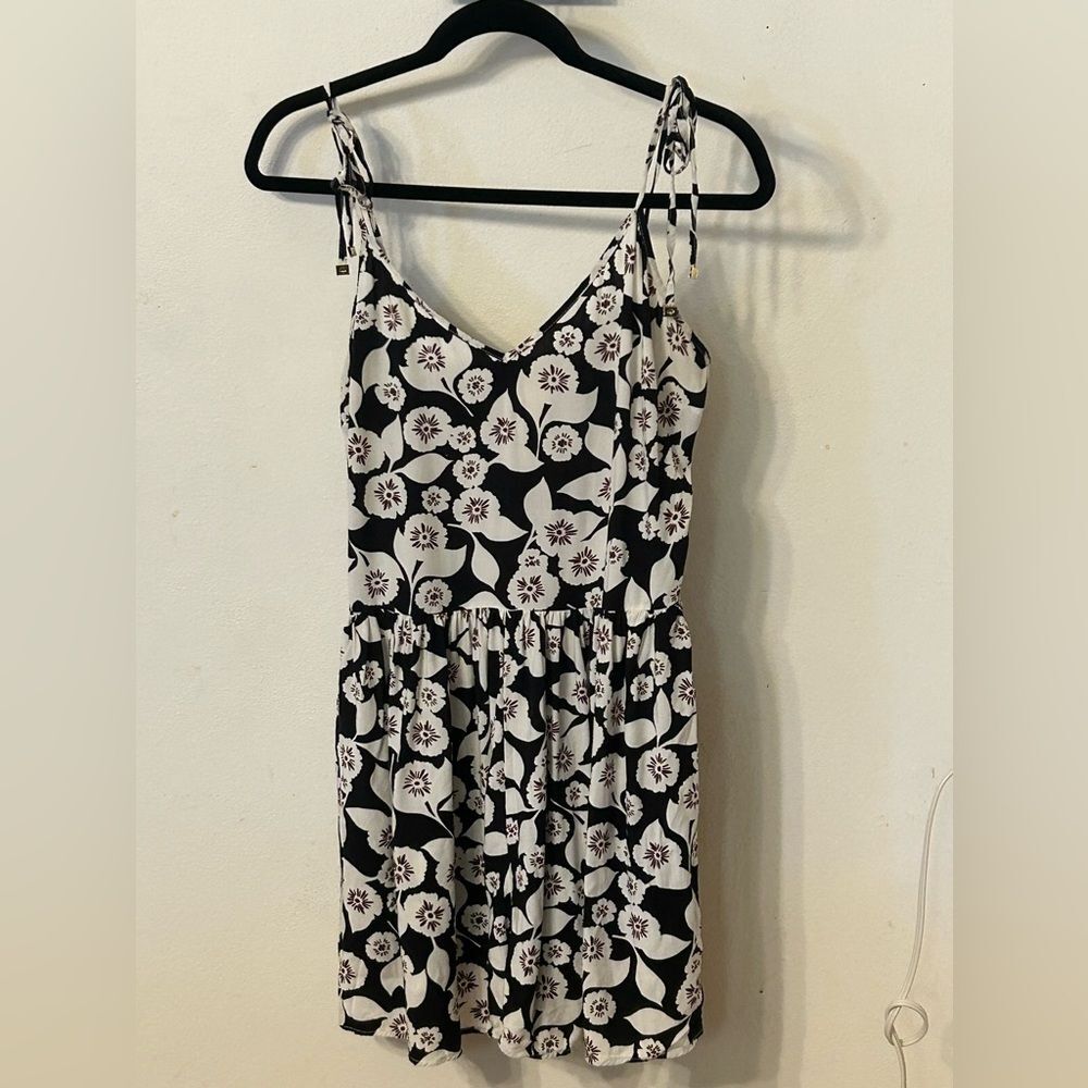 Kate Spade Aliso Floral Sleeveless Tie Shoulder Smocked Romper Medium - Picture 3 of 8